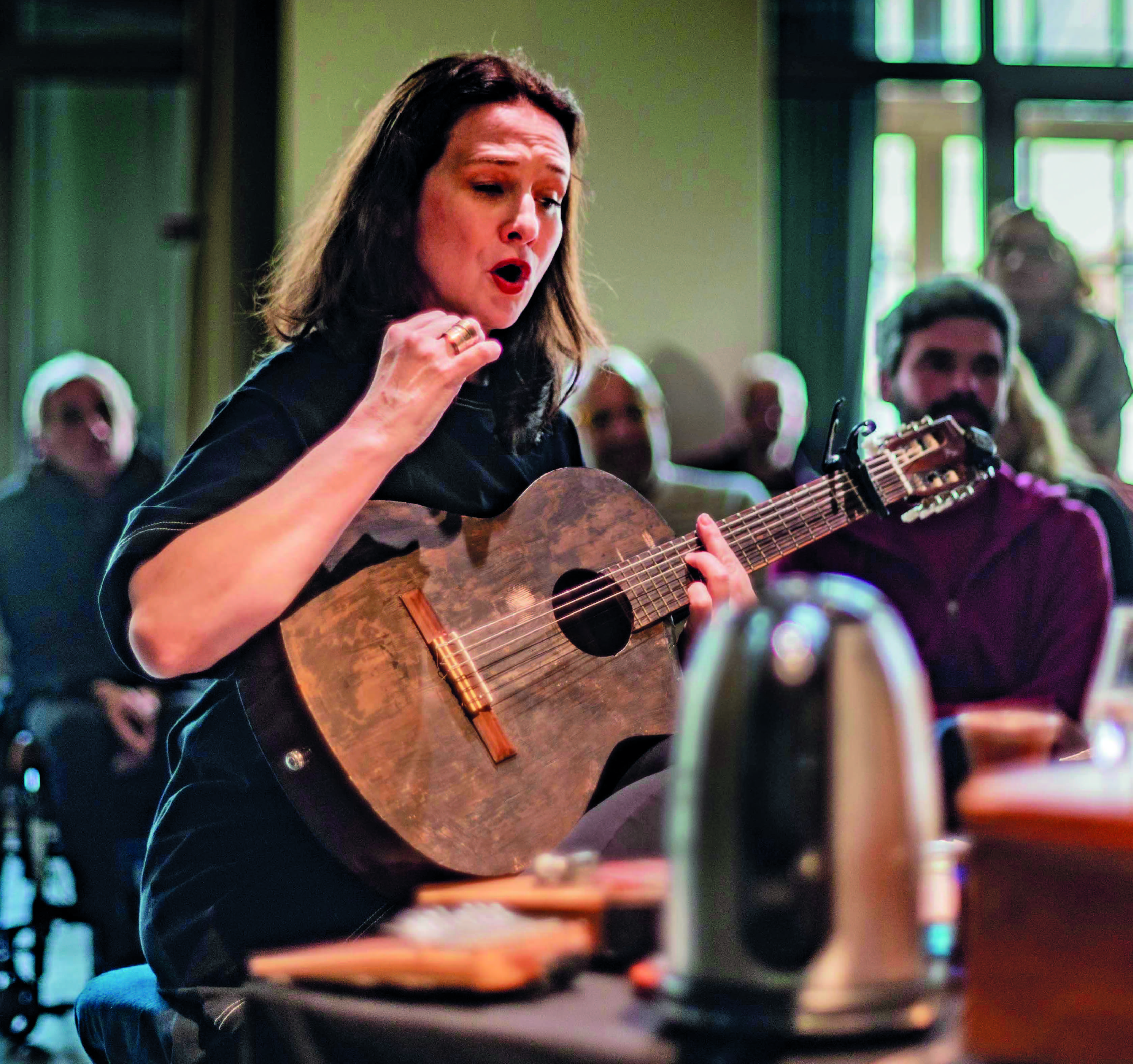 Concert à table avec Claire Diterzi, accompagnée par la percussioniste Lou Renaud-Bailly | 