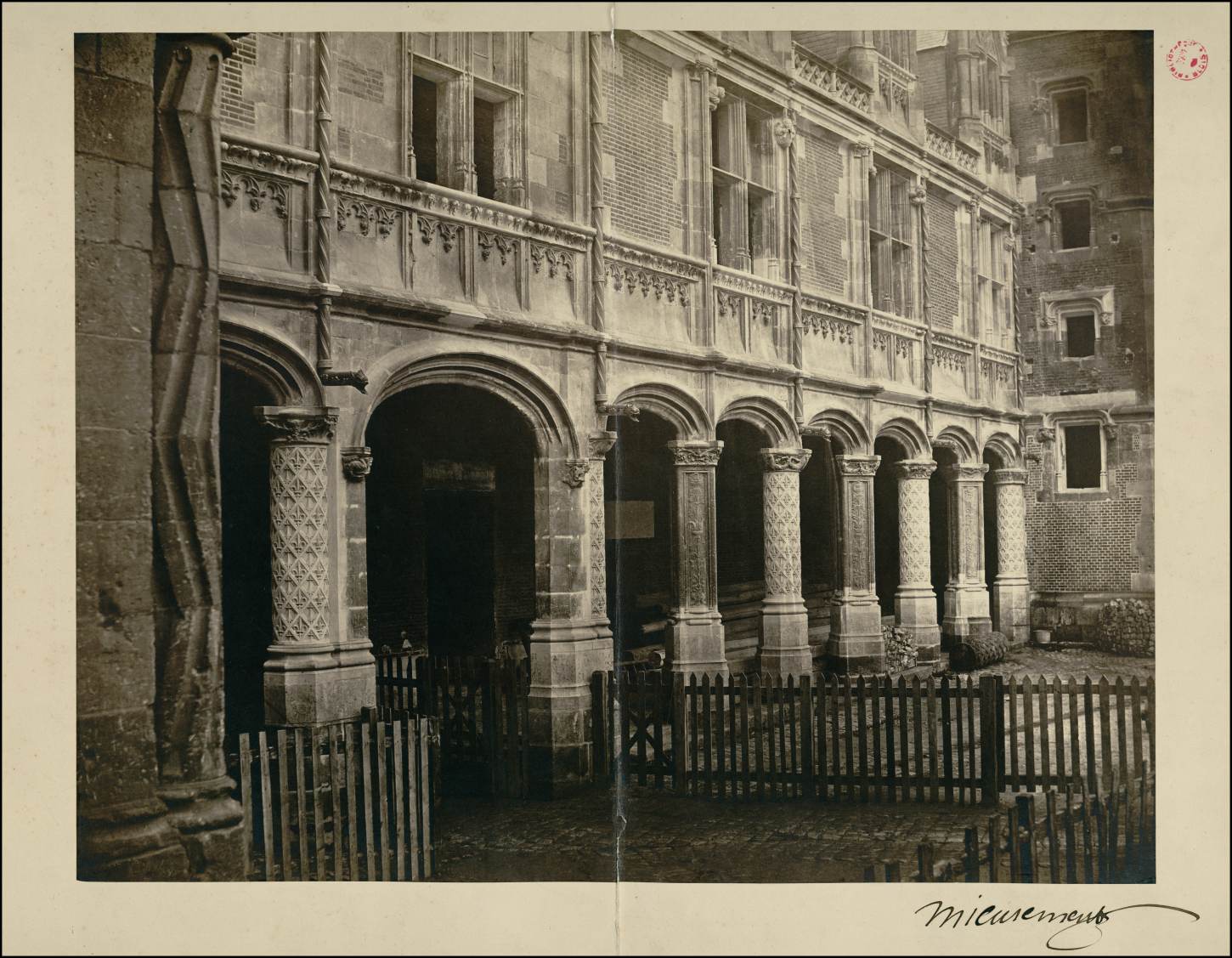 Séraphin Médéric Mieusement, La galerie de l'aile Louis XII au château de Blois vers 1860